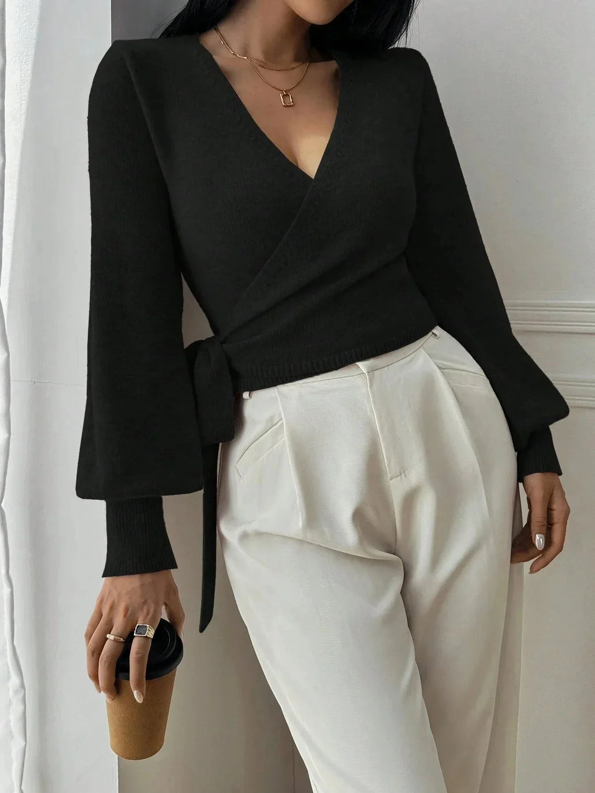 Sweater med Overlap og Bindebælte til Damer – styling-eksempel
