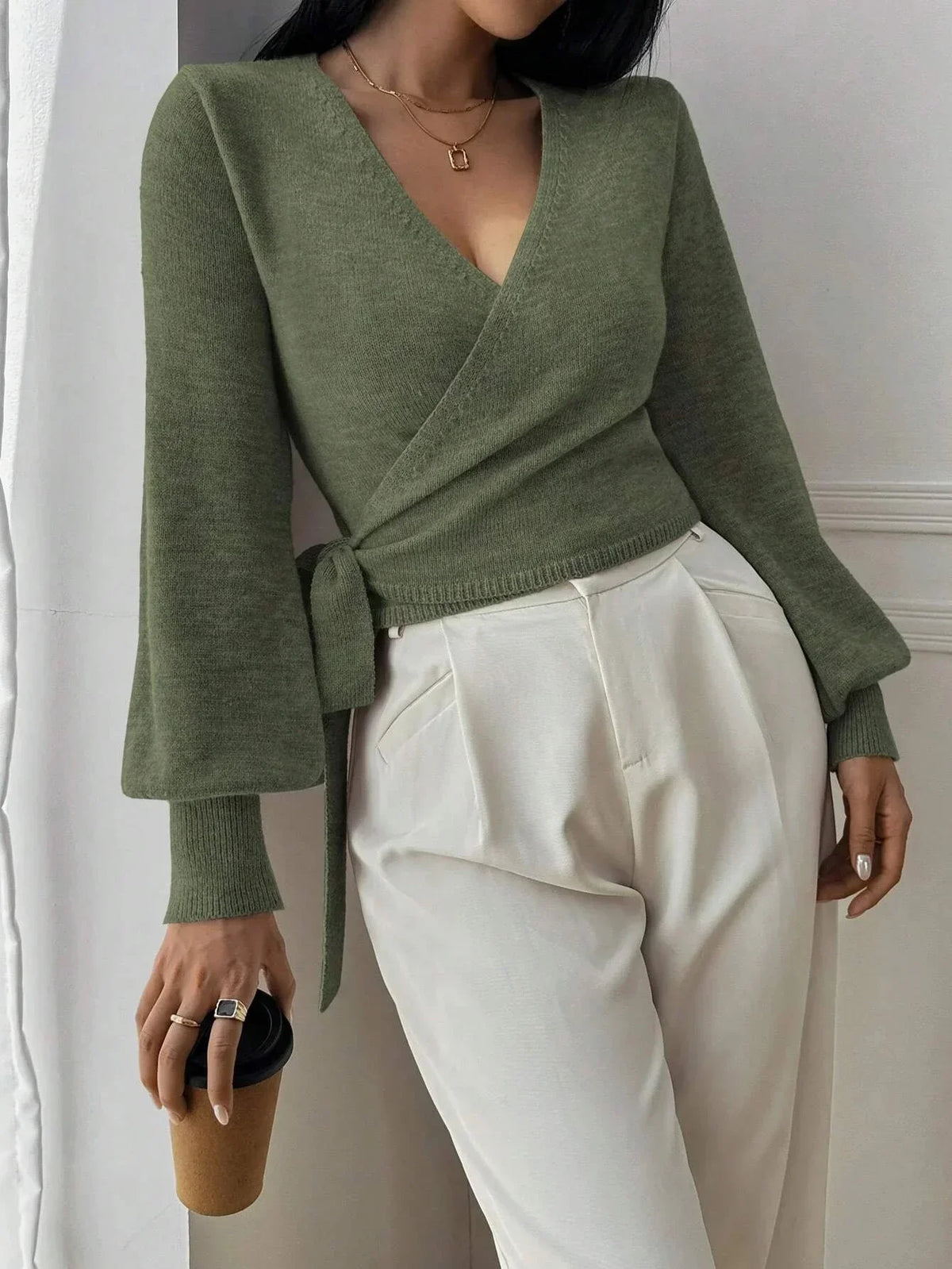 Sweater med Overlap og Bindebælte til Damer – set bagfra