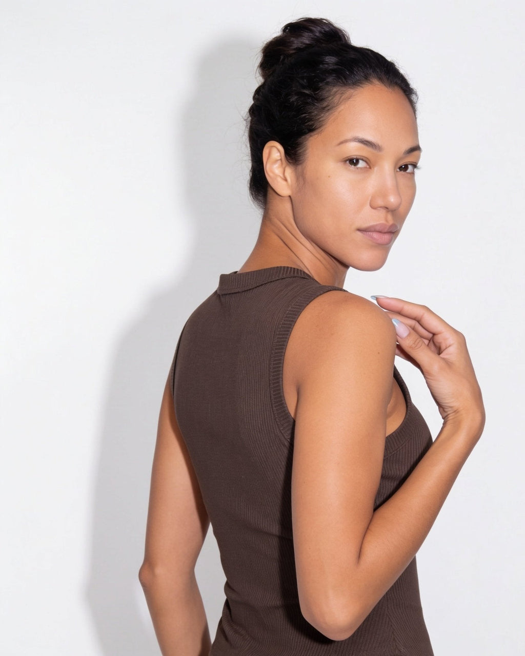 Ribbed button-front cropped tank top, detail view 2
