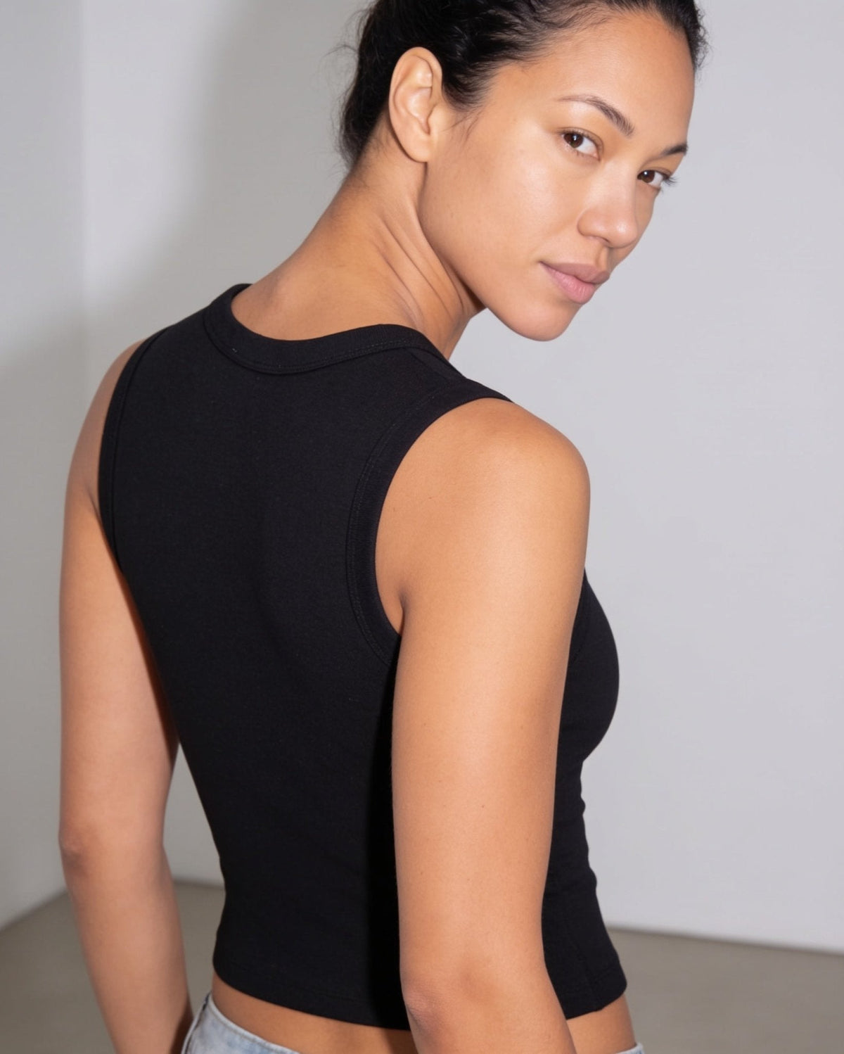 Ribbed button-front cropped tank top, detail view 5