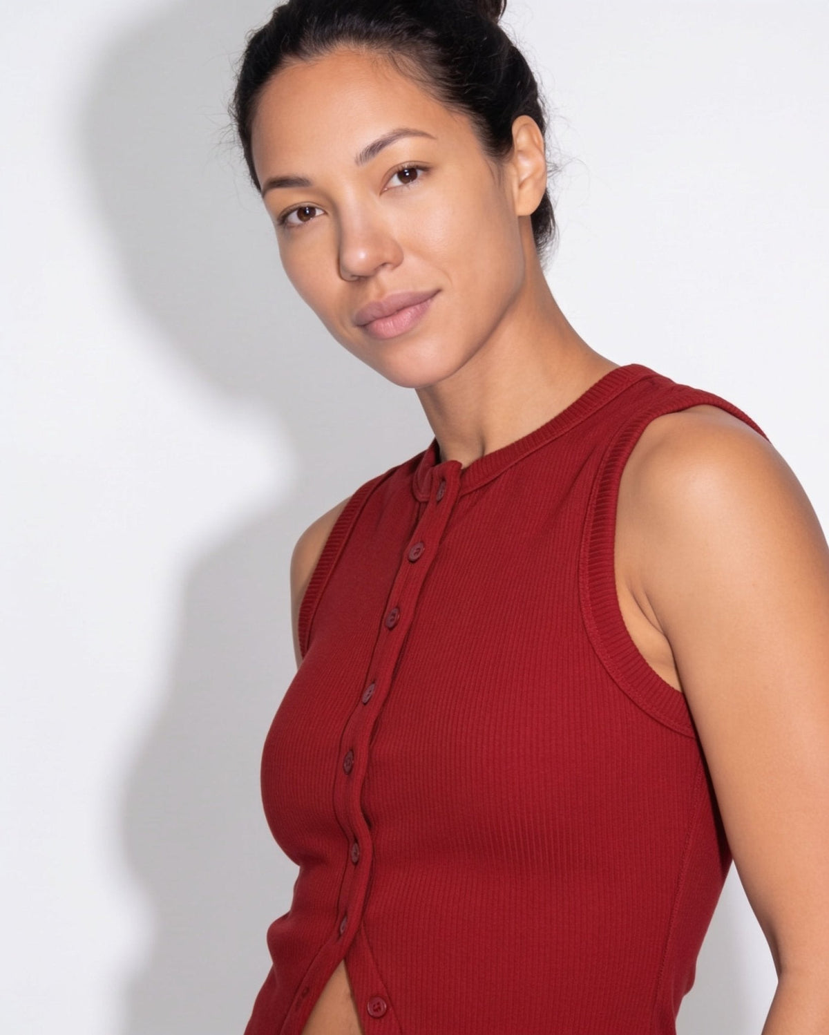 Ribbed button-front cropped tank top, detail view 7