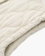 Bomuldsvest til damer i beige, str. M, detalje af lukning