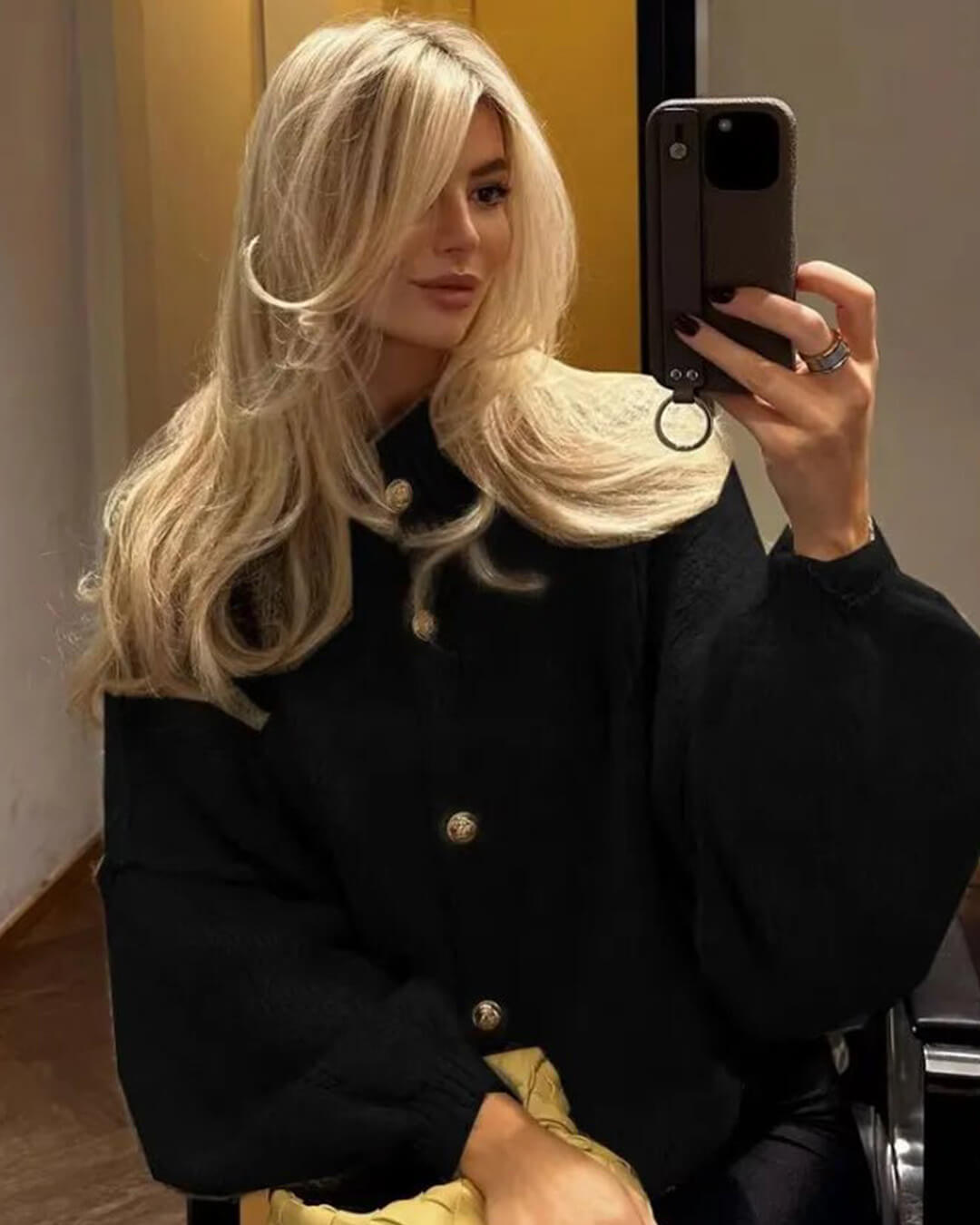 Oversized lang cardigan, close-up af ærme