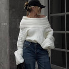 Off-shoulder strikbluse, i grå farve, set forfra