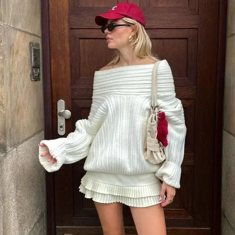 Off-shoulder strikbluse, i hvid farve, set forfra