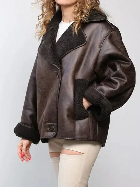 Kravefri Oversized Kunstlæderjakke, set forfra