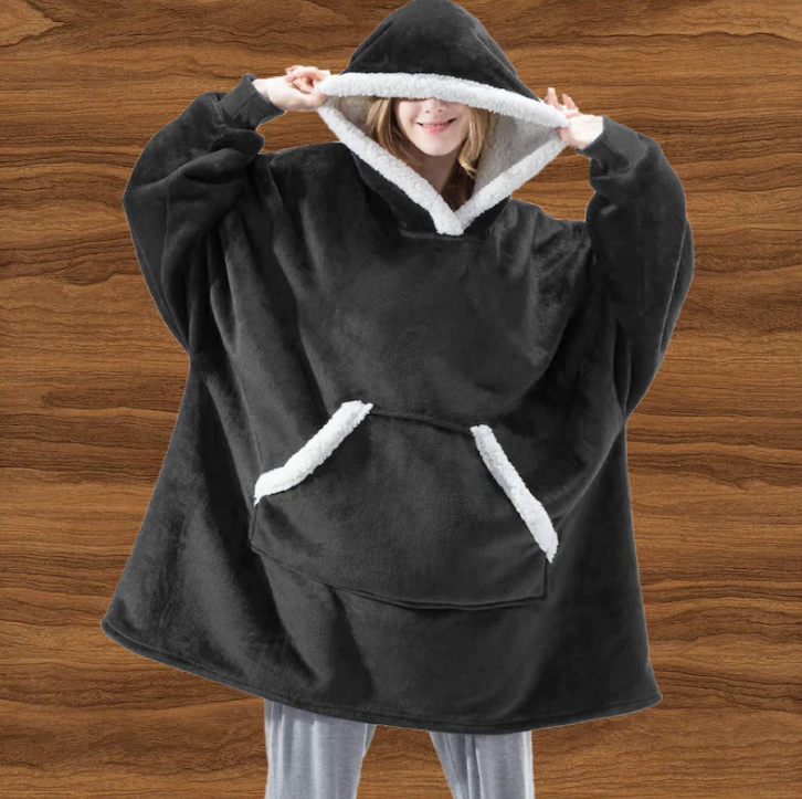 Oversized fleece-hættetrøje til damer i sort, set forfra
