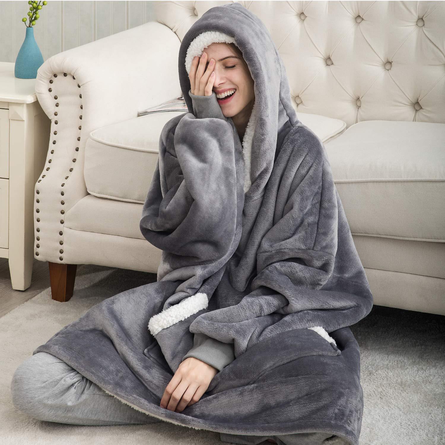 Oversized fleece-hættetrøje til damer i grå, set forfra