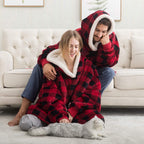 Oversized fleece-hættetrøje til damer i rød/sort, set forfra