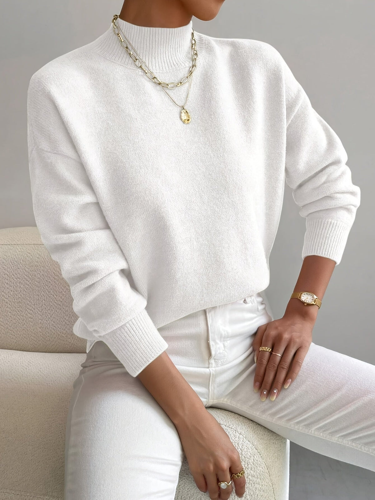 Rullekrave-sweater med ribkant, set bagfra