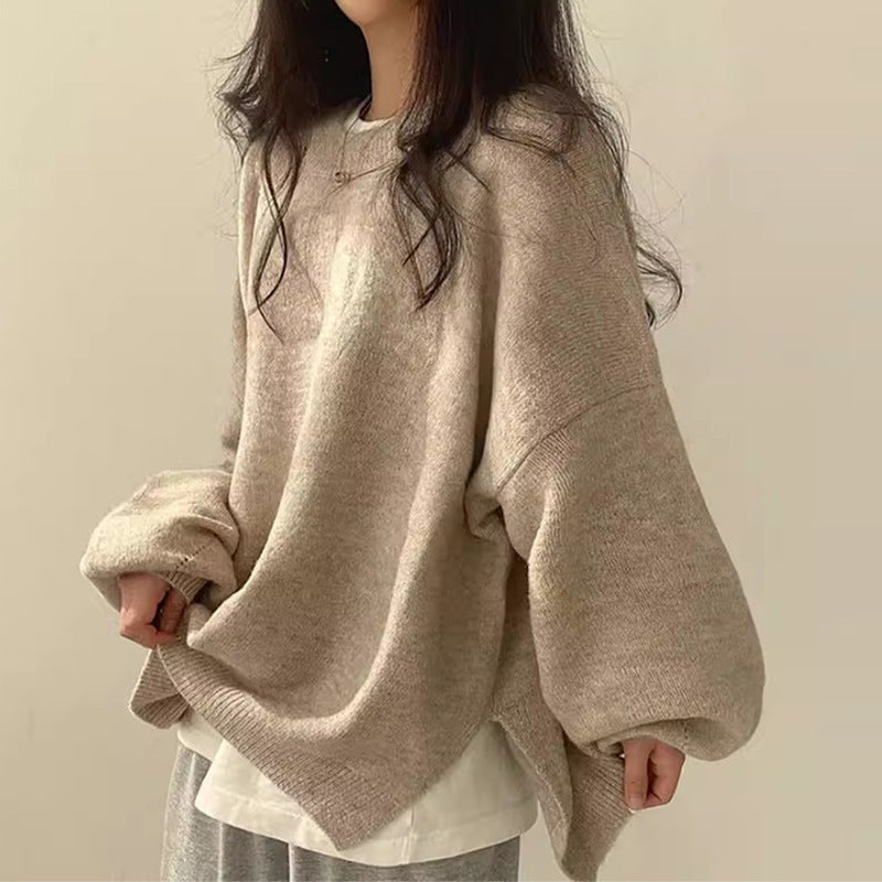 Strik-sweater med faldende skuldre, detalje af halskant