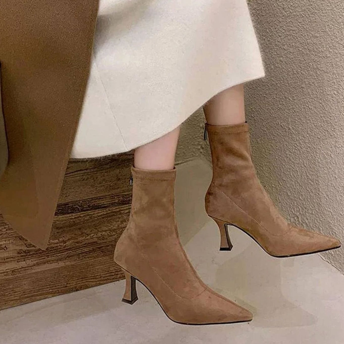 Spidse Sock-Støvler med Kitten Heel, closeup af materialet og syningen