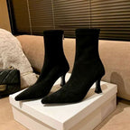 Spidse Sock-Støvler med Kitten Heel, detalje af hælen