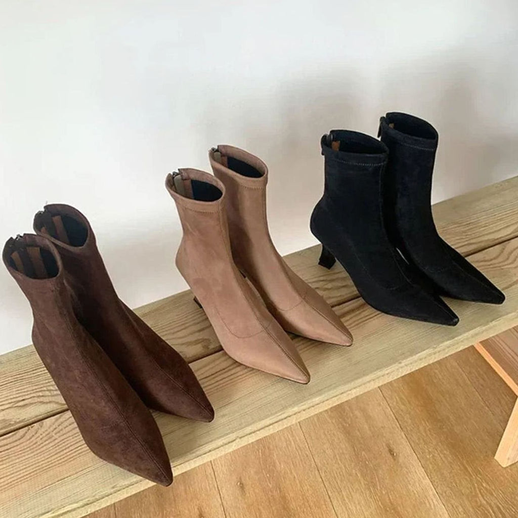 Spidse Sock-Støvler med Kitten Heel, closeup af snøring eller lukning