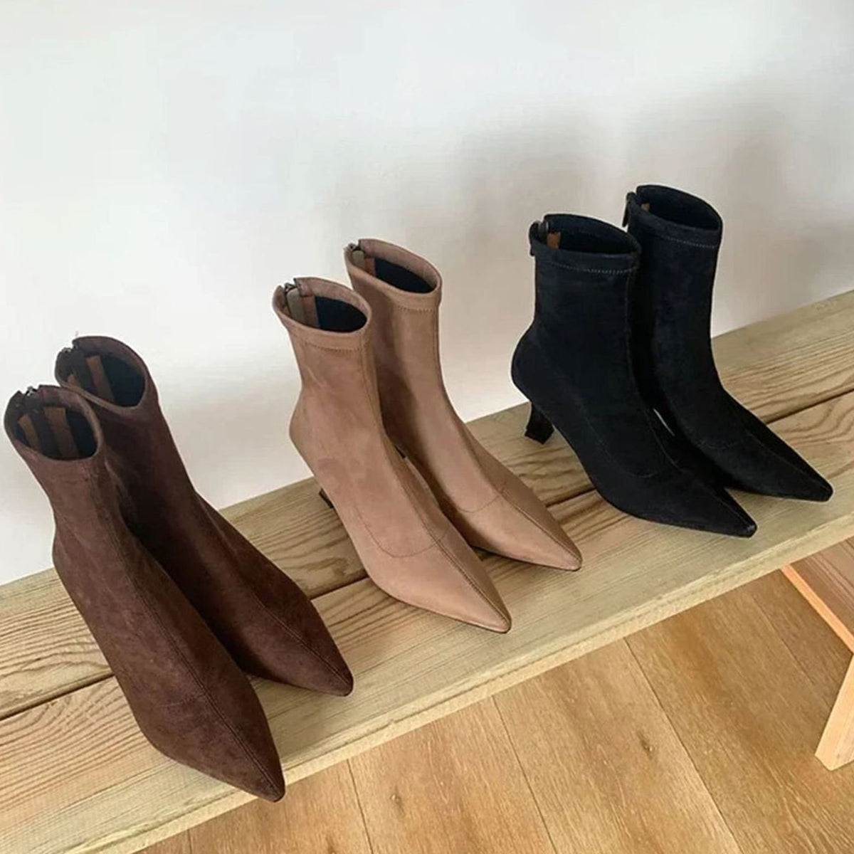 Spidse Sock-Støvler med Kitten Heel, closeup af snøring eller lukning