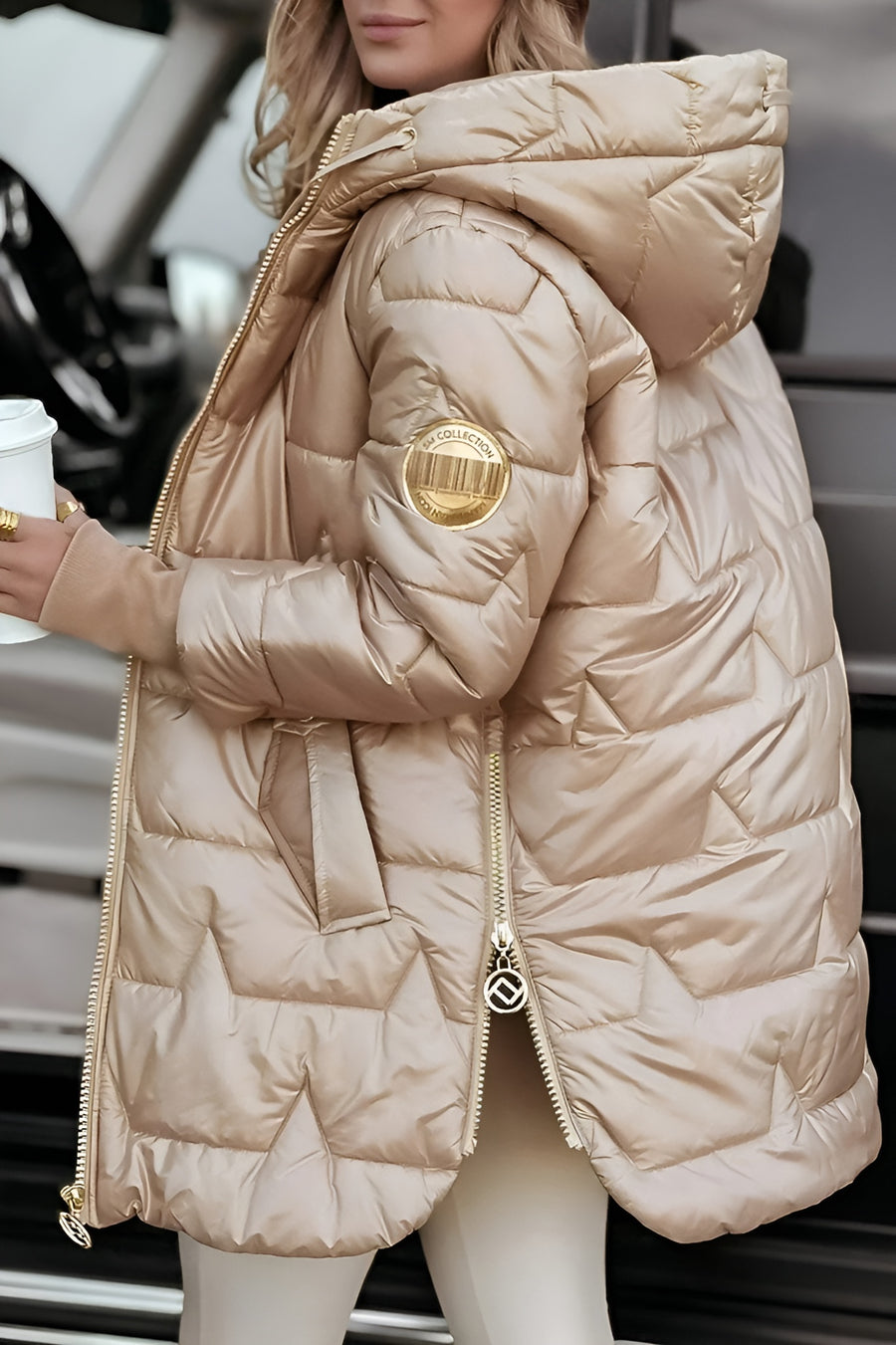 Lang Dunjakke med Hætte i farven Grå, closeup af stoffet og syningen